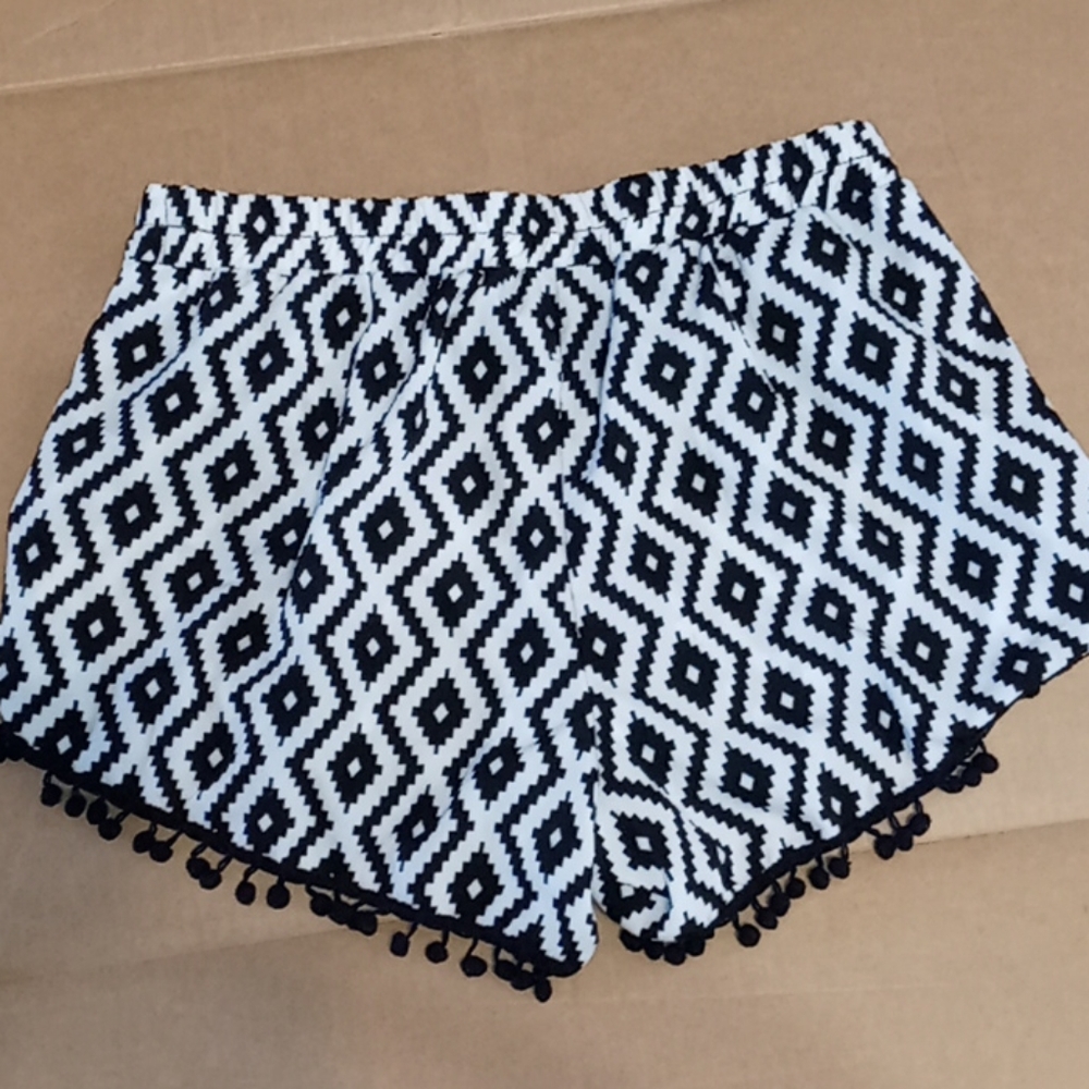 Patterned Shorts - Picture 3 of 3